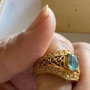 Elegant Gold and Blue Gemstone Ring